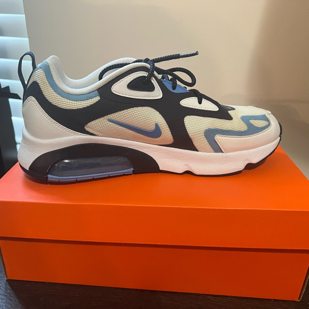 Nikes Shoes with box